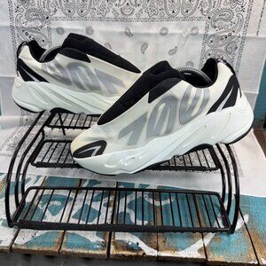 adidas Yeezy Boost 700 MNVN Laceless 'Analog' IG4798 White Shoes Men’s Size 7